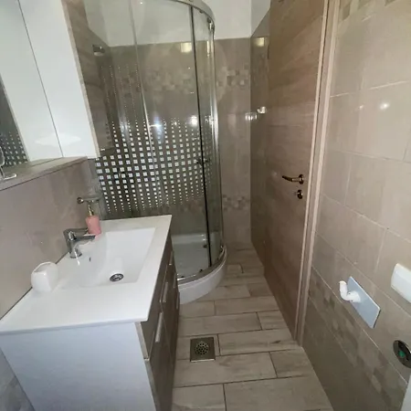 Crveni Apartamento *